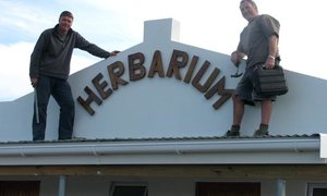 Pearly Beach Herbarium kry Amptelike Naam